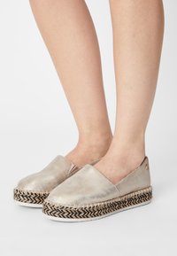 s.Oliver Espadrilles - gold