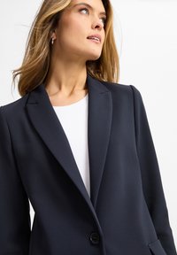 Marie Lund Kurzmantel - marine