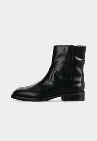 Επιλέχθηκε, black