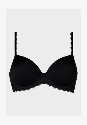 Zwarte beha met gevoerde cups, gekartelde kantafwerking langs de randen, verstelbare schouderbanden en een centrale strikdetail. Over het algemeen een gladde textuur.