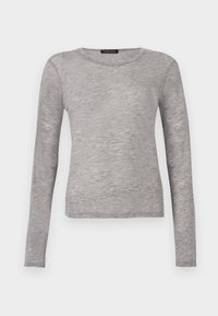 Μακρυμάνικο, ανοιχτό γκρι, εφαρμοστό πλεκτό μπλουζάκι με στρογγυλή λαιμόκοψη, εμφανείς ραφές στις μανσέτες και το τελείωμα, παρουσιάζεται σε απλό λευκό φόντο.