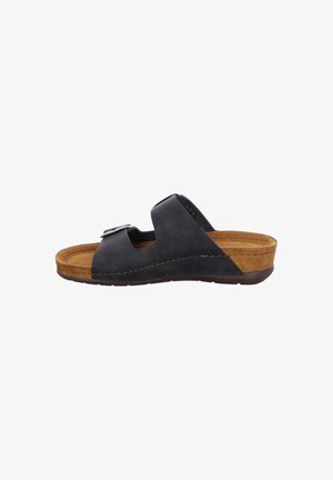 Schwarze Leder-Sandale mit zwei breiten Riemen und einer metallischen Schnalle. Sie verfügt über ein gepolstertes, braunes Fußbett und eine konturierte, dunkelbraune Sohle.