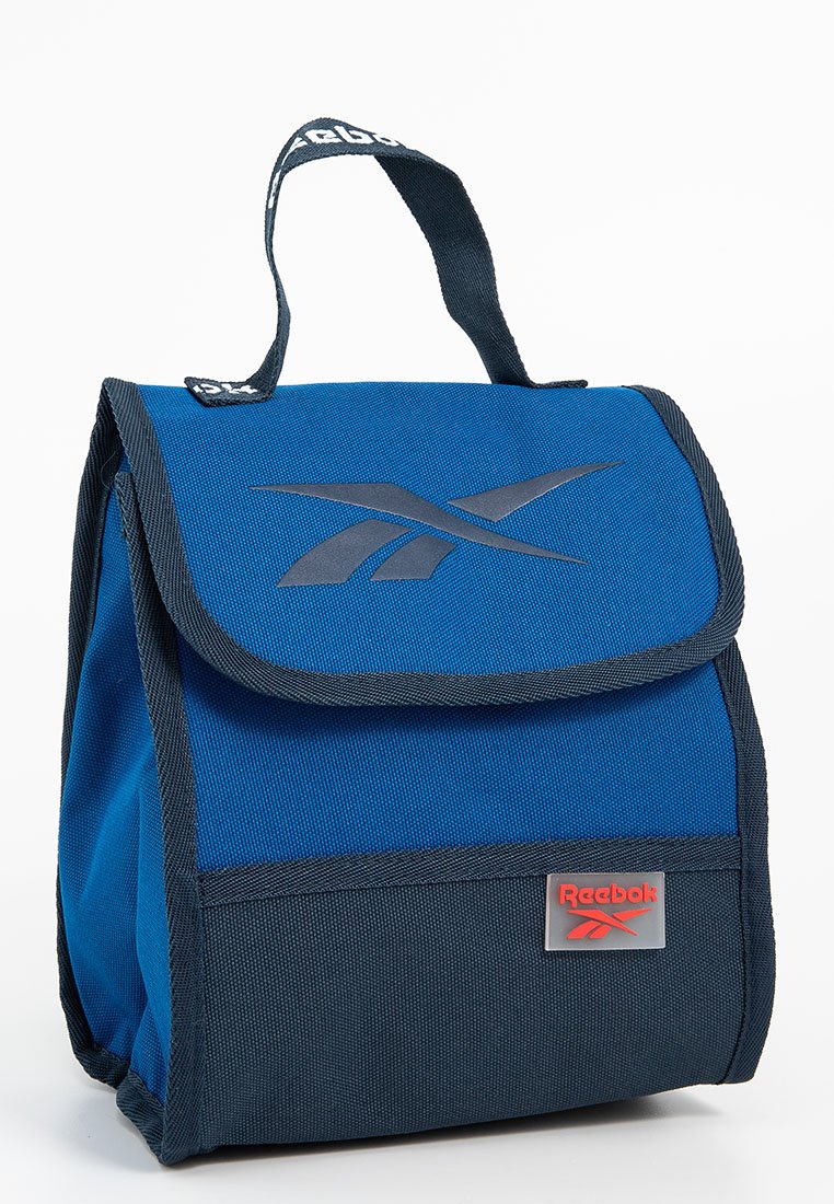 Reebok lunchtas in blauw en donkergrijs, gemaakt van duurzaam materiaal, met een klep sluiting, een draaghandgreep en een logoprent op de voorkant.