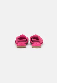 Tamaris Mules - fuxia