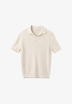 Beiges kurzärmeliges Strick-Poloshirt mit strukturierter Stoffqualität und weitem Kragen, flach liegend auf weißem Hintergrund präsentiert.