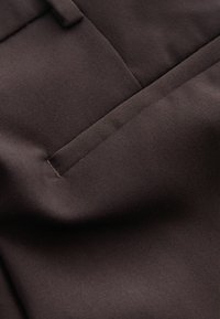 Vybráno, chocolate brown