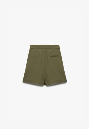 Olijfgroene shorts van gladde stof, met een vlakke voorkant, twee zijzakken en één achterzak. Slim fit met omgezoomde randen.