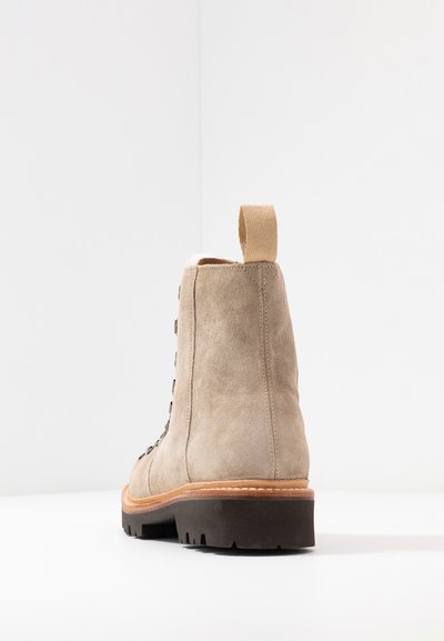 Grenson NANETTE - Botas de tornozelo com plataforma - maple