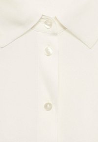 Mango SHORT SLEEVE POCKET - Button-down blouse - off-white