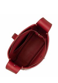 Borsa a tracolla rossa in pelle con apertura superiore, caratterizzata da una finitura testurizzata, tasca interna con zip e un ulteriore tasca piatta.