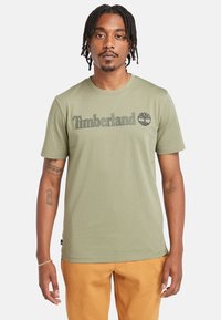 Timberland LINEAR LOGO - Triko s potiskem - cassel earth