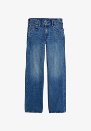 Világoskék farmernadrág egyenes szárvágással, öt zsebbel és gombos zárással. Halványodott területek és enyhe textúra jellemzi.