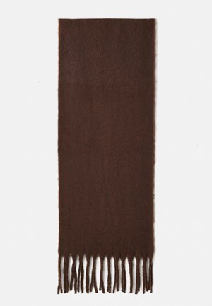 Écharpe en laine marron avec des extrémités à franges. Texture douce, forme rectangulaire et couleur uniforme. Pas de motifs ni de détails supplémentaires.