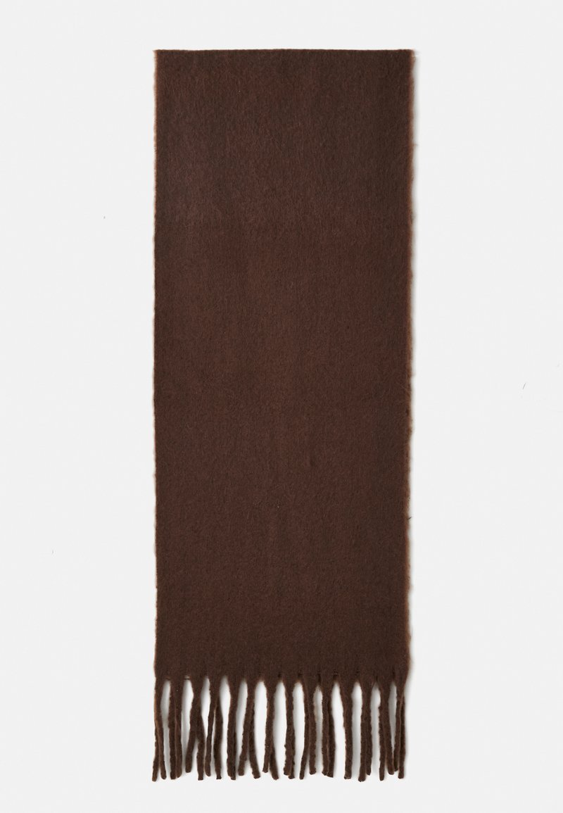 Cachecol de lã castanha com extremidades com franjas. Textura suave, forma retangular e cor uniforme em todo o comprimento. Sem padrões ou detalhes adicionais.