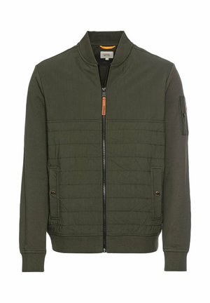 Olivgrüne Bomberjacke mit Reißverschluss, gerippten Bündchen und kontrastierenden Schulterpatches; verfügt über eine mit Reißverschluss verschlossene Tasche am Arm.