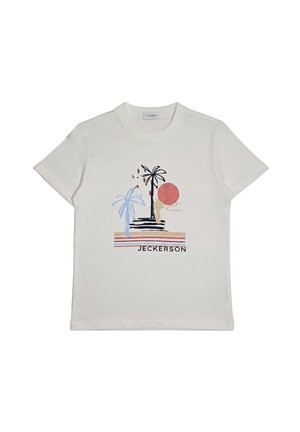 T-shirt bianca a maniche corte con una grafica di due palme, un sole rosso, base a strisce e il testo "JECKERSON" sotto il disegno.