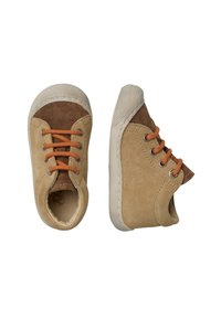 Scarpe in suede beige con accenti marroni, suole in gomma e lacci arancioni. Design a punta tonda con tomaia testurizzata e diffusore sul tallone di colore contrastante.