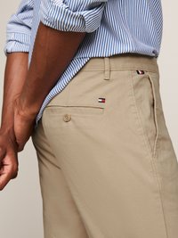 Tommy Hilfiger BLEECKER ESSENTIAL  - Chinos - beige