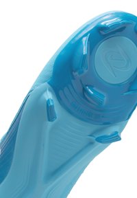 Suola della scarpa Nike Cyclone 360 in blu, caratterizzata da una superficie testurizzata, perforazioni e tacchetti di trazione sporgenti per una presa migliore.