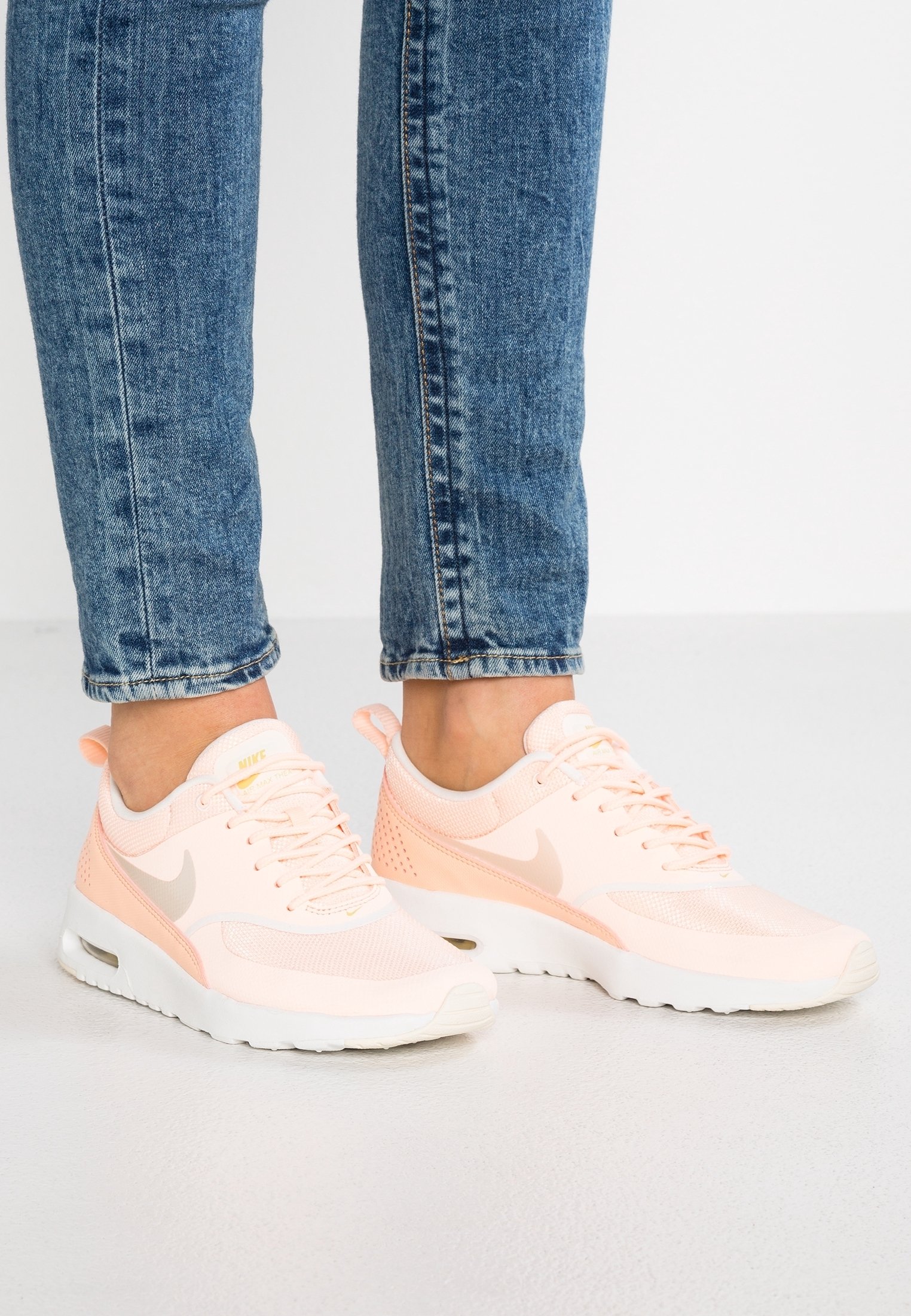 nike air max thea crimson tint