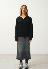 Authentic Cashmere KHANDRO czarny