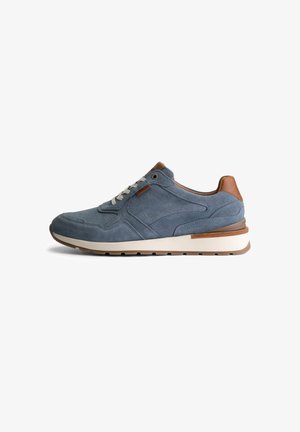 Blauwe suède sneakers met een gladde textuur en bruine leren accenten. Beschikken over een klassiek vetersluitingsontwerp en een gewatteerde witte zool.