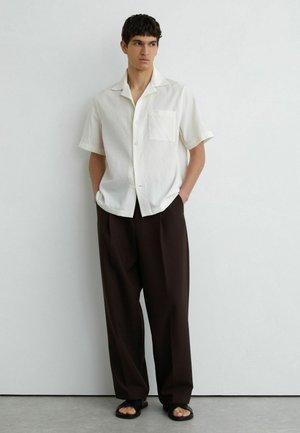 Reiss, REGULAR FIT - ECLIPSE TEXTURED CUBAN-COLLAR SHORT-SLEEVE SHIRT . - Skjorter - off white