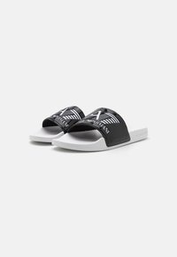 EA7 Emporio Armani UNISEX - Natikače za bazen - black/white