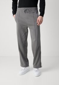 HUGO DISHORTE - Verryttelyhousut - open grey