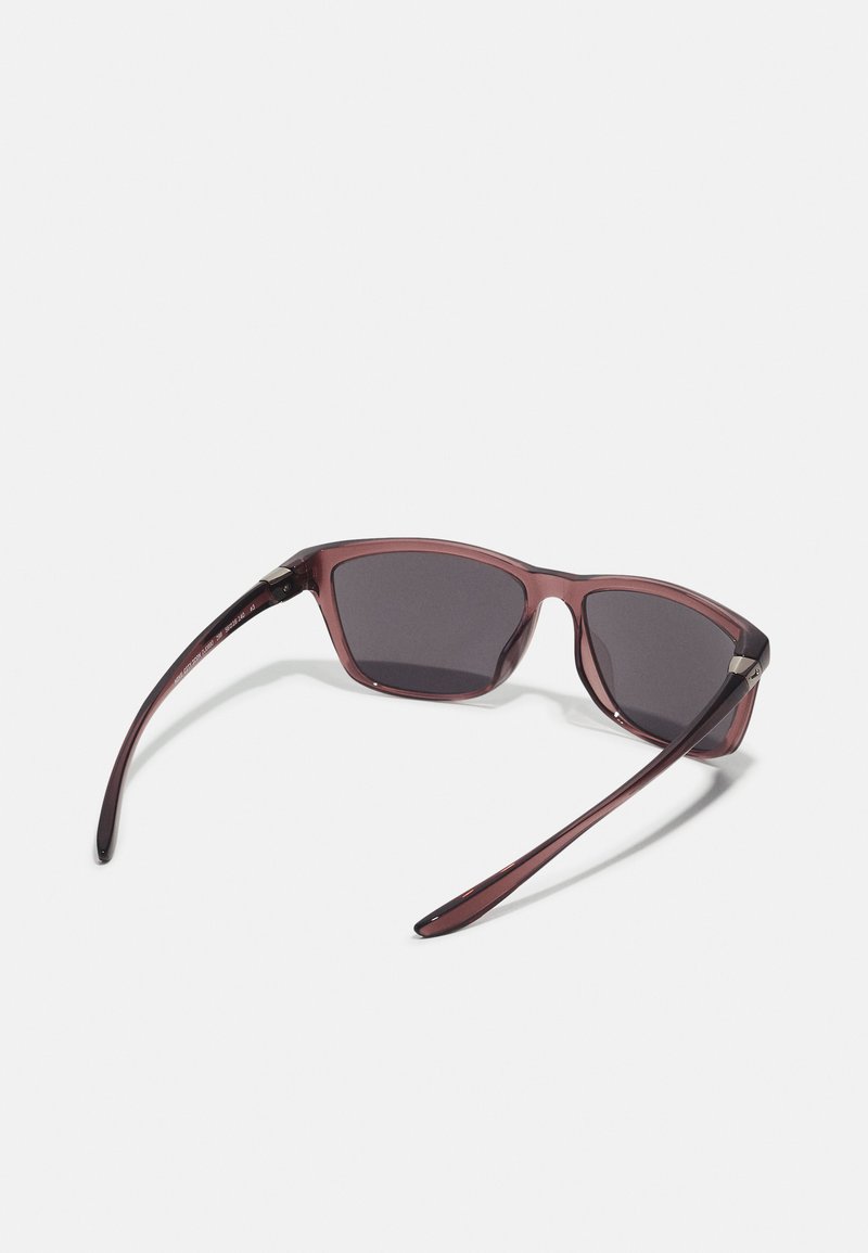 Herren Taschen & Koffer | Nike Sportswear CITY ICON UNISEX Sonnenbrille smokey mauve/grey/silver/mauve - EZ64287 Herren Taschen & Koffer | Nike Sportswear CITY ICON UNISEX Sonnenbrille smokey mauve/grey/silver/mauve - EZ64287