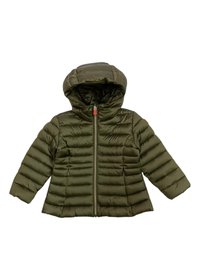 Giacca a vento imbottita di colore verde oliva, con cappuccio, chiusura con zip e due tasche laterali. La superficie presenta una texture trapuntata con una finitura lucida.