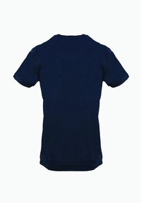 T-shirt a maniche corte blu navy visto da dietro su uno sfondo bianco semplice.