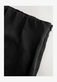Valitud, black