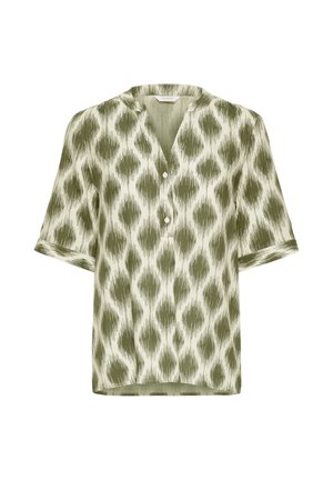 Kortærmet bluse med olivengrønt abstrakt diamantmønster, V-hals med tre knapper og en afslappet pasform.
