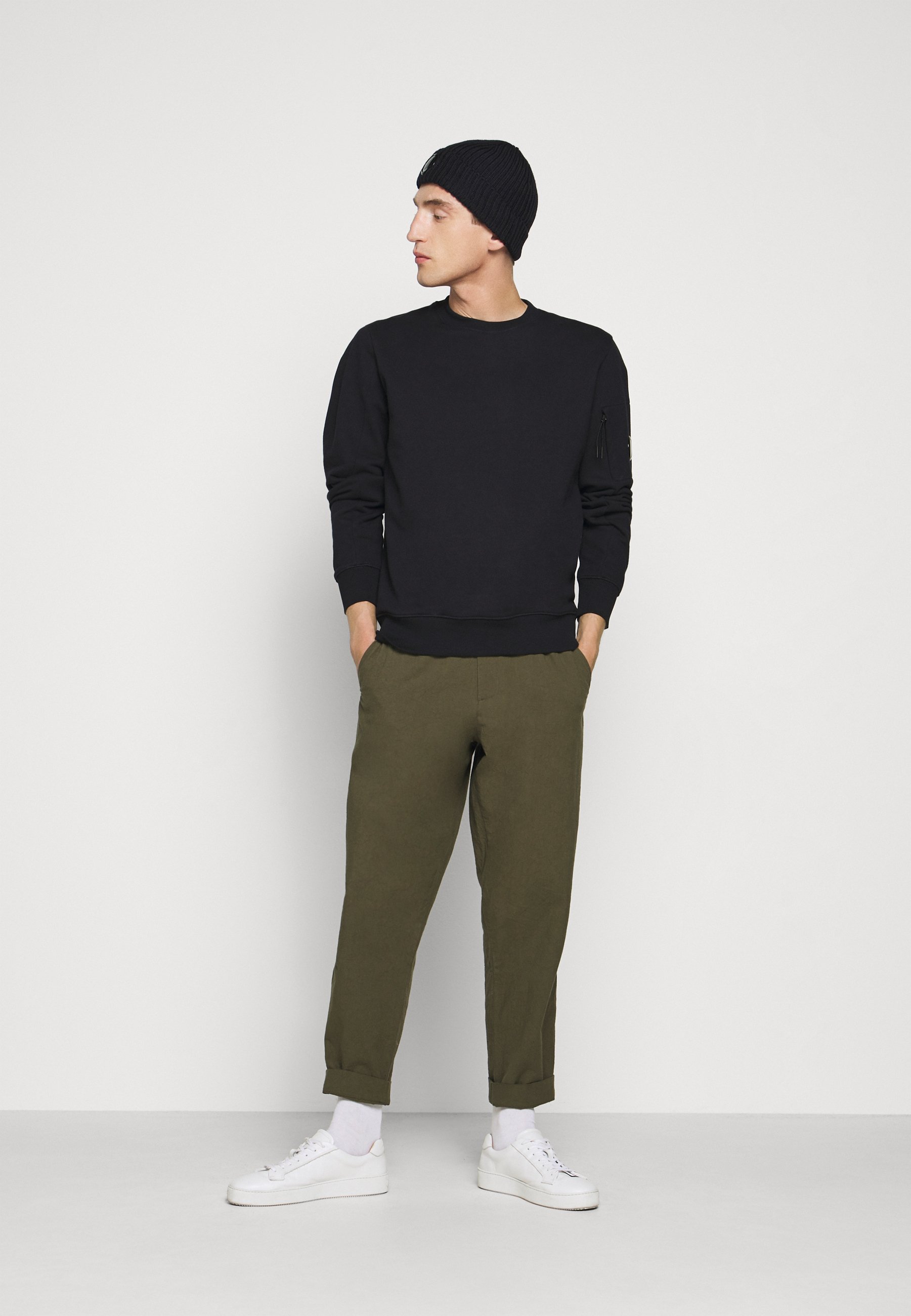 C.P. Company CREW NECK Sweatshirt total eclipse Zalando.no C.P. Company BERMUDA - Joggebukse - forest night