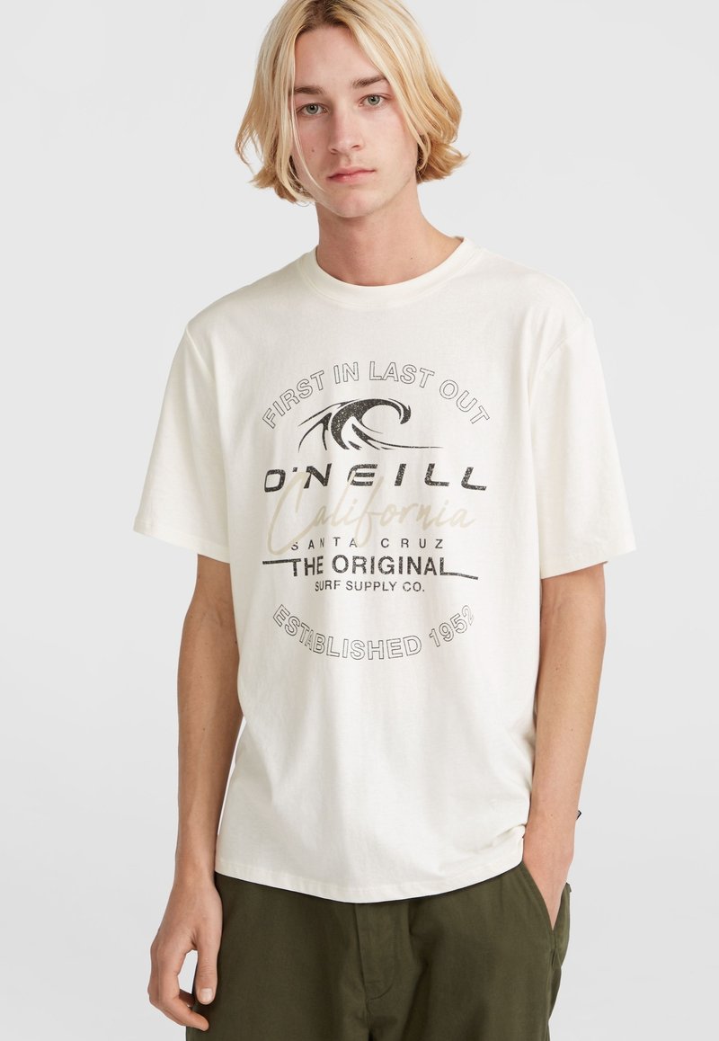 Crème-kleurig katoenen t-shirt met een ronde halslijn, voorzien van een zwart grafisch logo en tekstontwerp. Korte mouwen en een relaxte pasvorm.