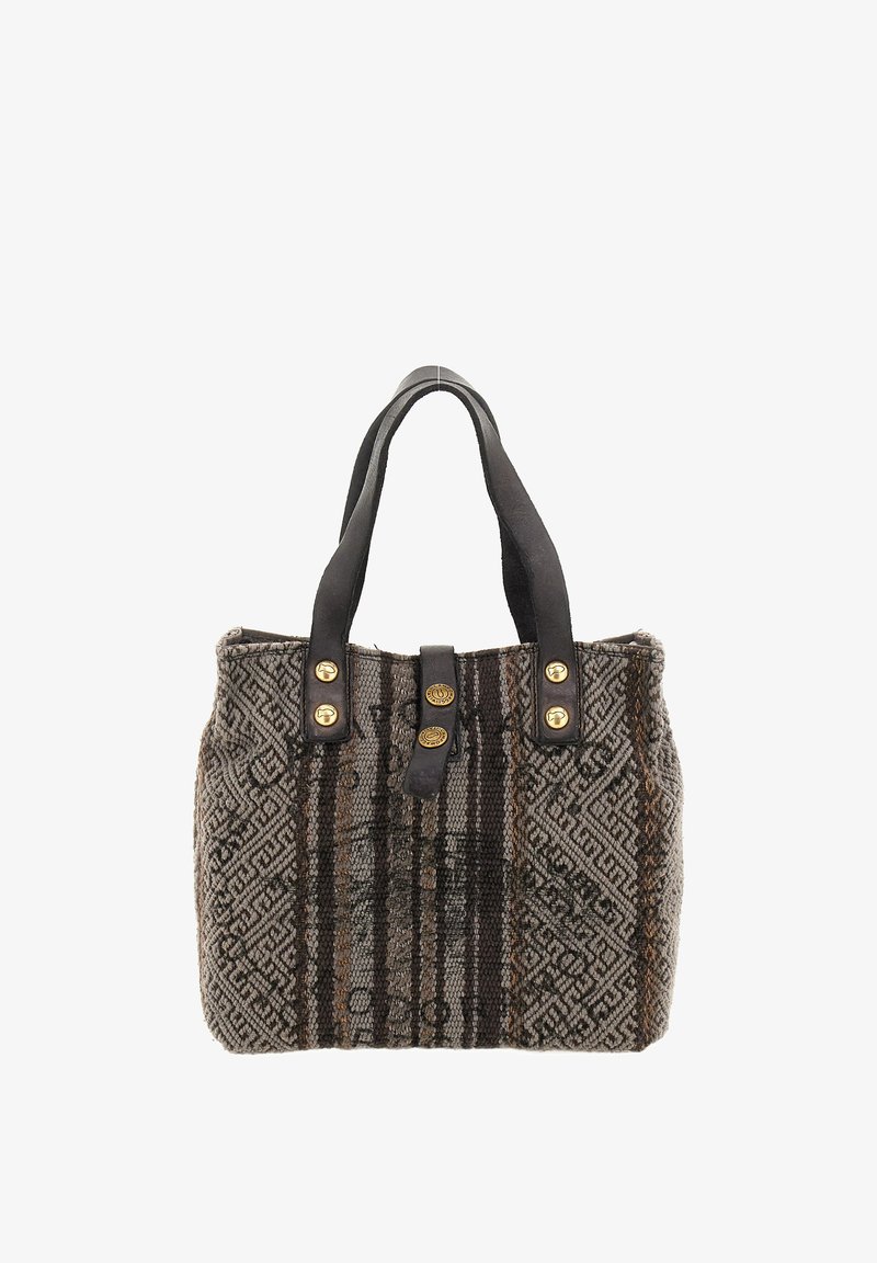 Borsa a tracolla in tessuto intrecciato con motivo geometrico marrone e grigio, manici in pelle nera e dettagli in metallo dorato.