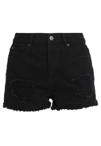 Pantalones cortos de mezclilla negros con dobladillos deshilachados y parches desgastados. Cuenta con un cierre frontal de botón y dos bolsillos laterales.