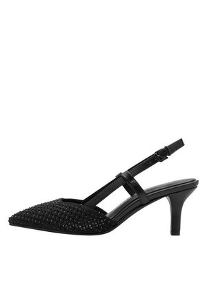 Escarpin slingback noir à bout pointu avec petit talon kitten, bride à la cheville et ornements texturés sur la zone des orteils.