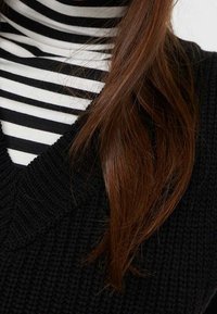 Stradivarius Strickpullover - black