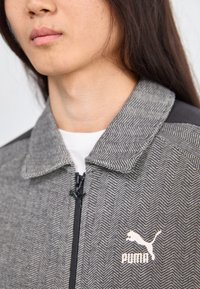 Puma Jaka ar rāvējslēdzēju - black alpine snow