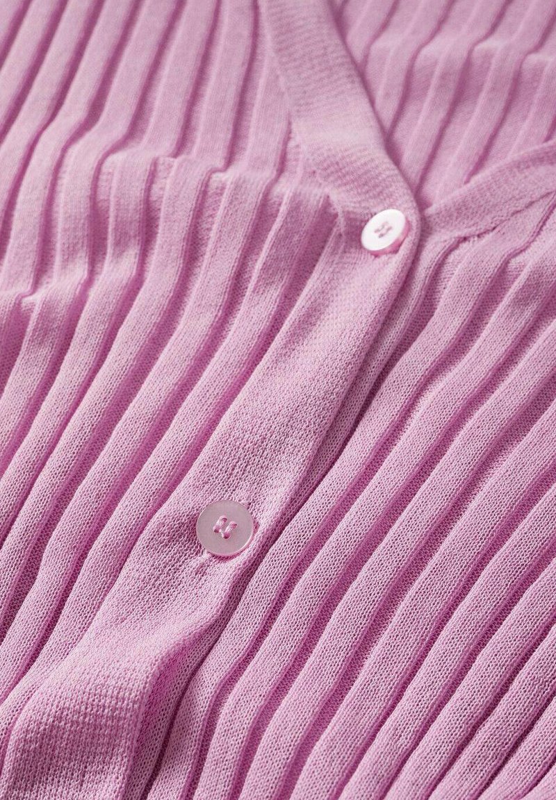 Damen Strickjacken | Mango BONNE Strickjacke violet clair pastel/lila - AJ92552 Damen Strickjacken | Mango BONNE Strickjacke violet clair pastel/lila - AJ92552