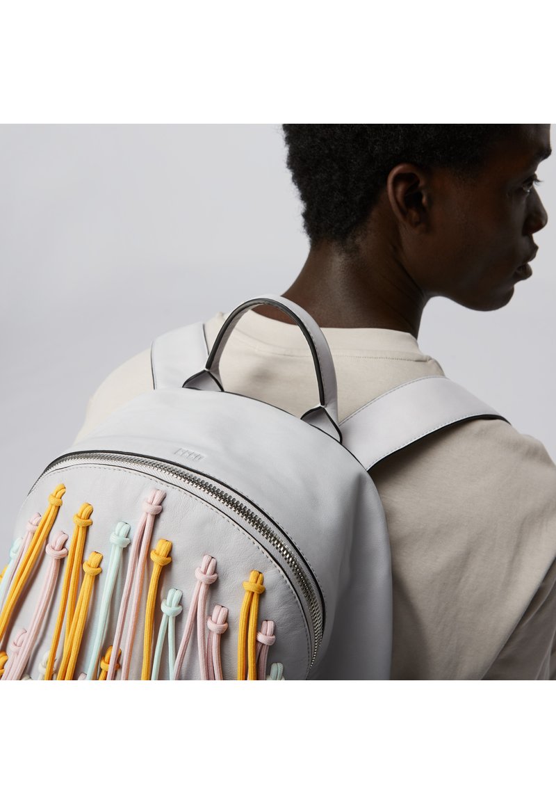 Damen Handtaschen | ECCO LEATHER GOODS LACE ROUND PACK Tagesrucksack white/weiß - AW31752 Damen Handtaschen | ECCO LEATHER GOODS LACE ROUND PACK Tagesrucksack white/weiß - AW31752