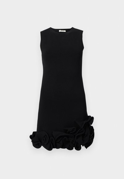 Μαύρο μίνι φόρεμα χωρίς μανίκια με στρογγυλή λαιμόκοψη και φουσκωτό βολάν στο τελείωμα.