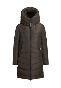 Cappotto imbottito marrone con colletto alto e cappuccio. Presenta zip frontale e tasche laterali, motivo a chevron cucito e coulisse regolabile.