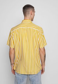 Only & Sons ONSWAYNE LIFE - Camisa - golden spice