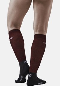 CEP INFRARED RECOVERY SOCKS MEN - MADE IN GERMANY - Kniestrümpfe - black red