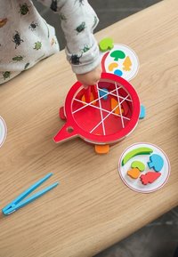 Gioco Educativo BS Toys Veggie Verdure | Con Pinzette E Dado | Per Bambini, Allenamento Motricità Fine