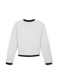 Weißer gestrickter Pullover mit langen Ärmeln, cropped Design und schwarzem Saum an Kragen und Saum. Strukturierter Stoff, nahtlose Verarbeitung.