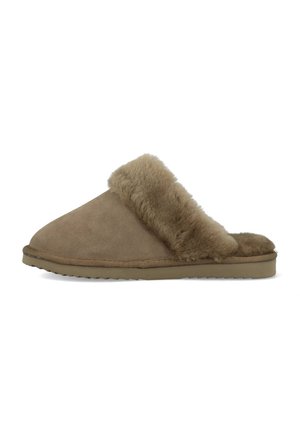 Bruine suède pantoffels met een zachte, bonten manchet. Heeft een afgeronde neus en een platte rubberen zool met een gestructureerde grip. Eenvoudig en comfortabel ontwerp.